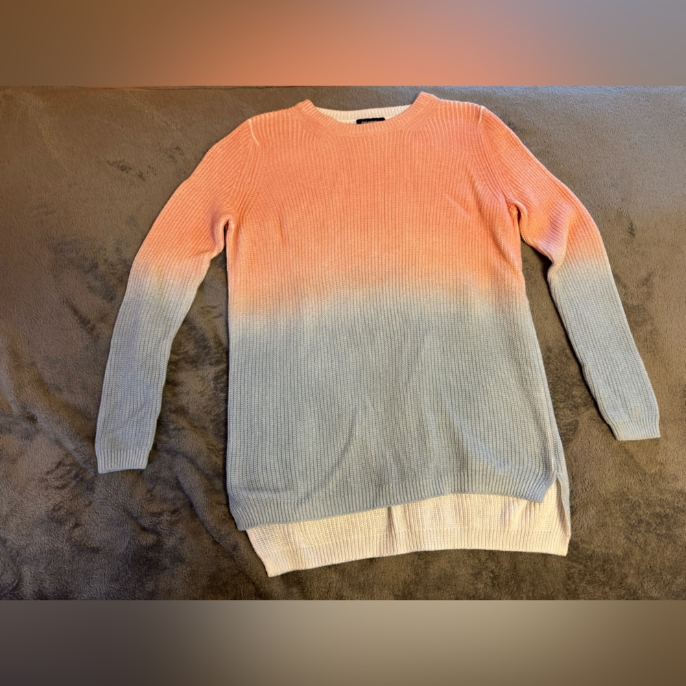 525 America Small Ombre Crewneck Sweater in Peach, Light Blue & Cream. PTP 20”